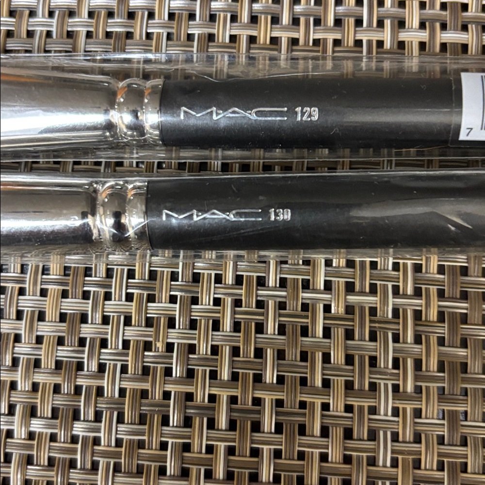 MAC COSMETICS NATURAL HAIR (orig) BRUSHES LOT OF 2 - 129 & 130 NEW DISCONTINUED - Picture 2 of 2
